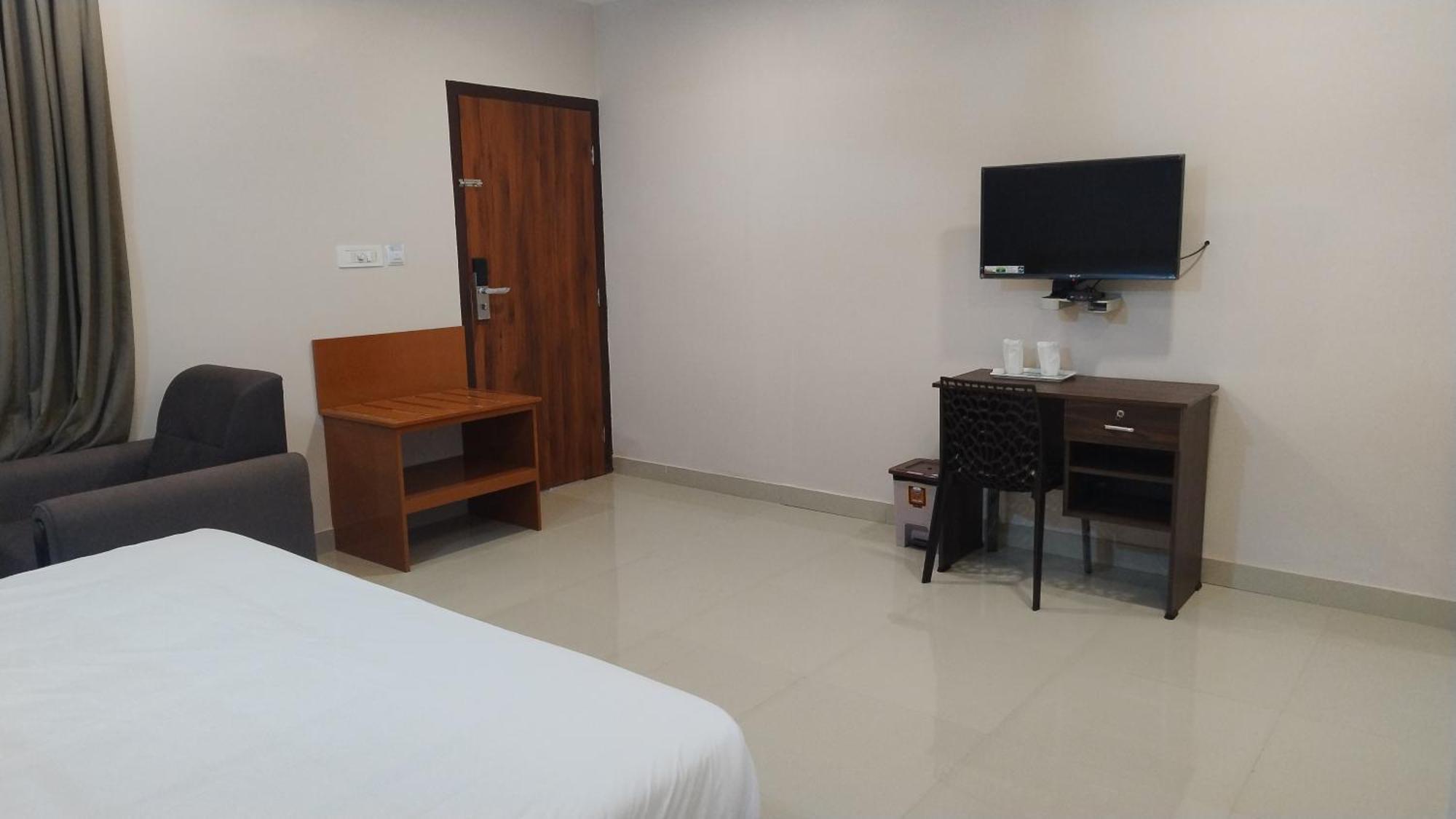 Gateway Airport Hotel カンヌール エクステリア 写真