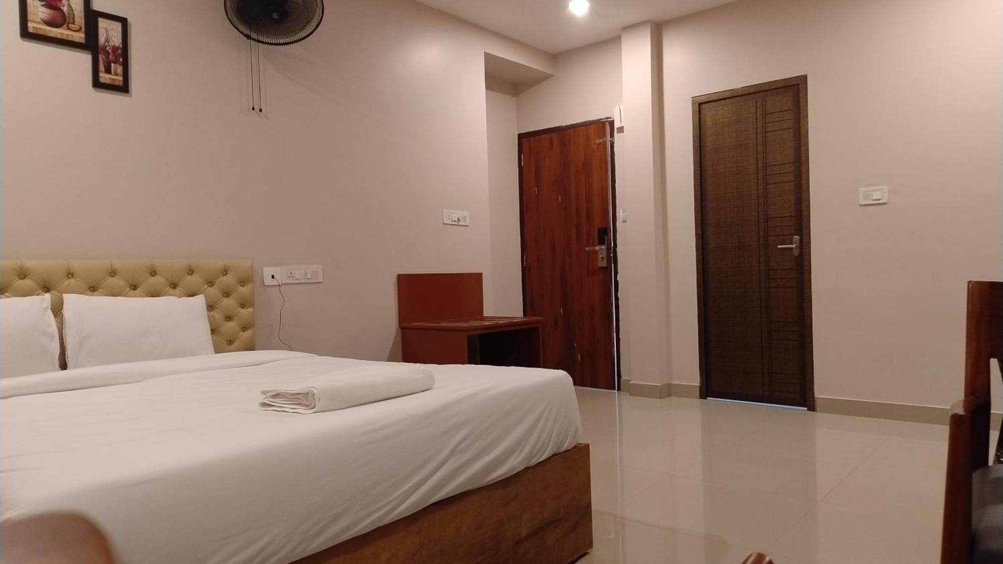 Gateway Airport Hotel カンヌール エクステリア 写真